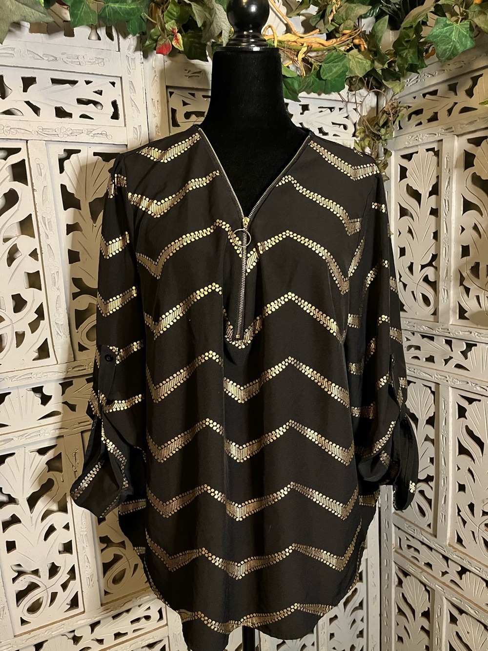 SHEIN SASSY BLACK WITH SHIMMERY GOLD CHEVRON PRINT PLUS SIZE TOP